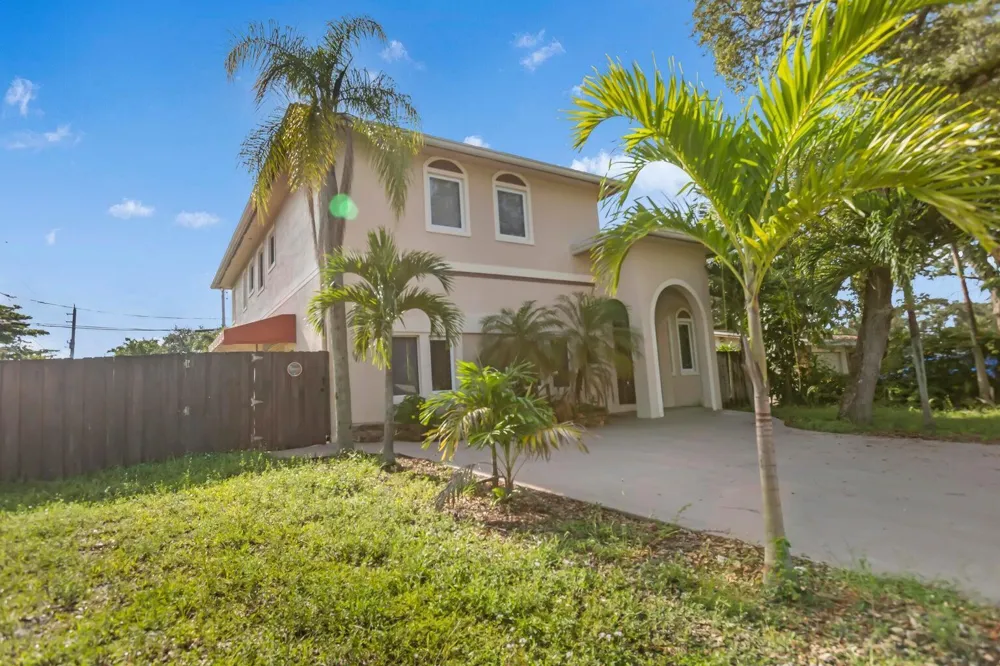 4500 SW 25th Terrace Dania Beach, FL 33312