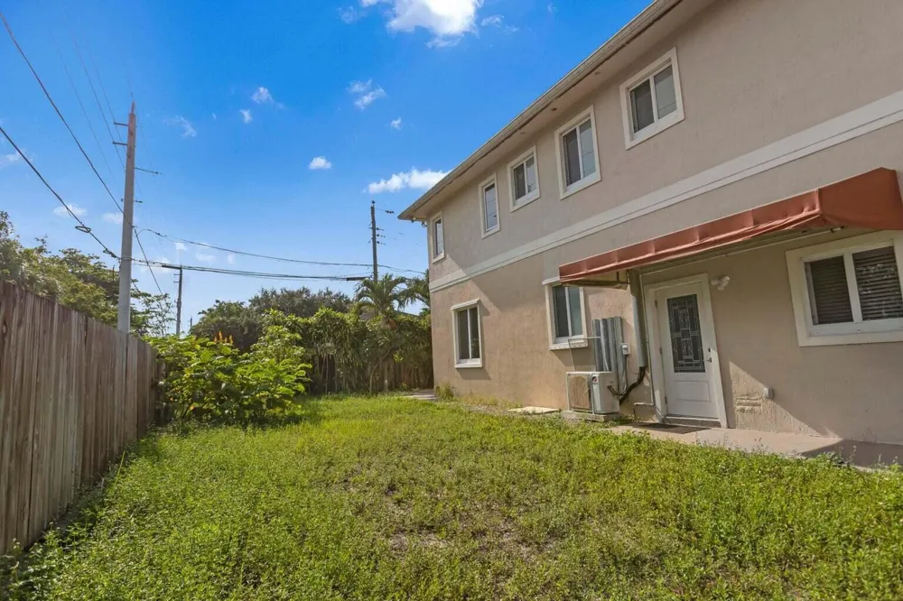 4500 SW 25th Terrace Dania Beach, FL 33312