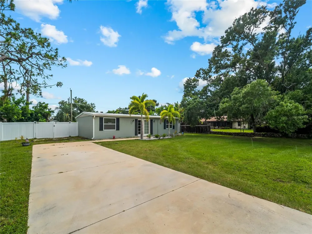 565 ELLIOT STREET Englewood, FL 34223