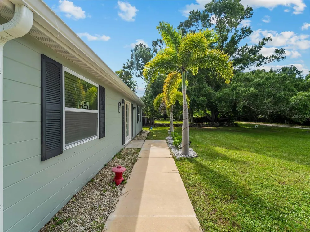 565 ELLIOT STREET Englewood, FL 34223