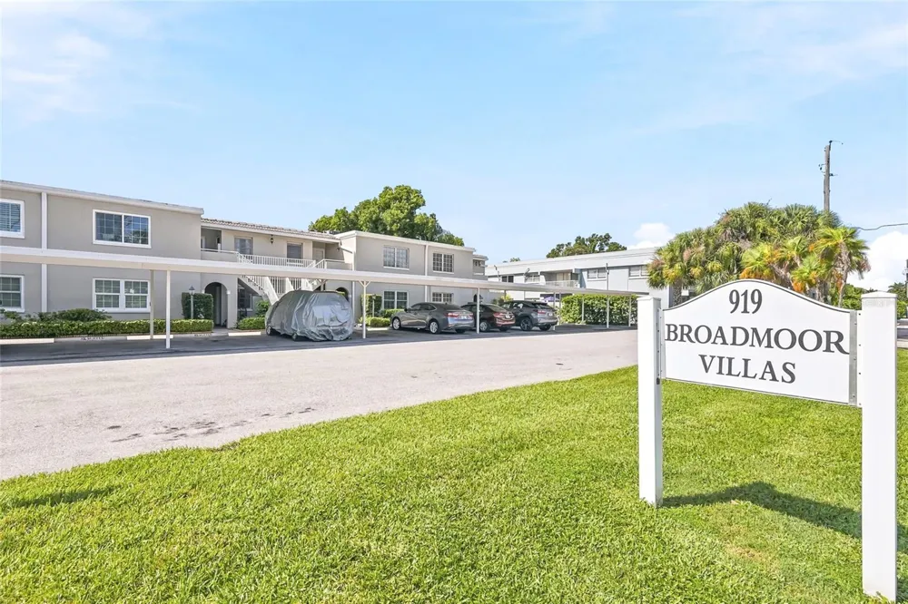 919 OSCEOLA ROAD #207 Belleair, FL 33756