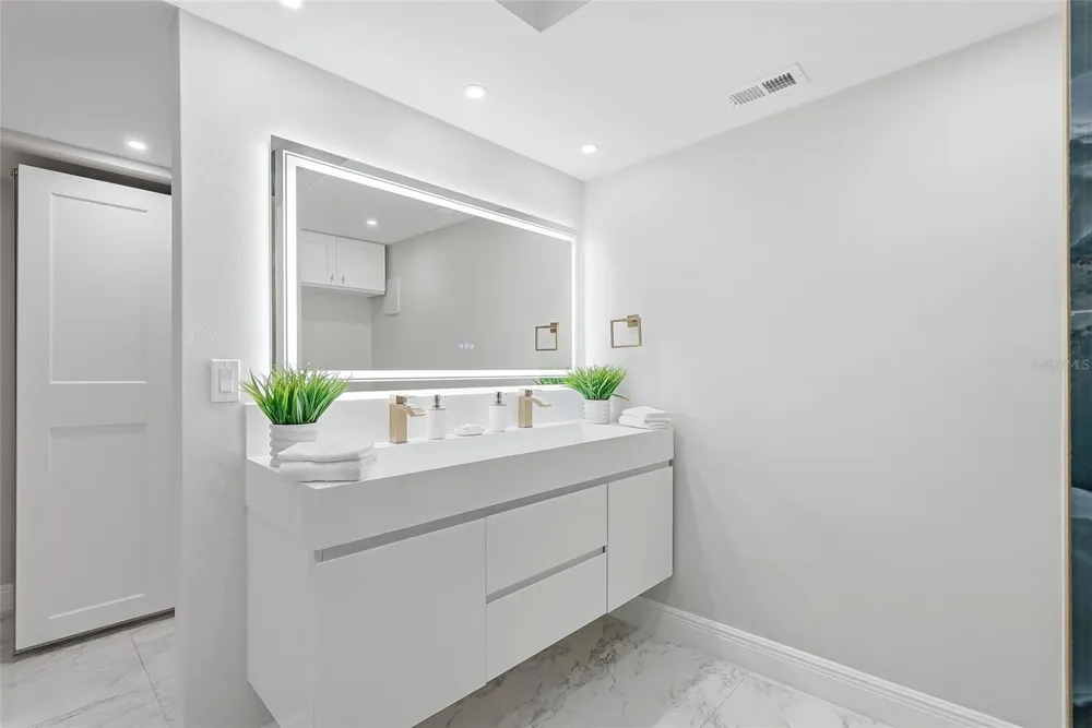 919 OSCEOLA ROAD #207 Belleair, FL 33756
