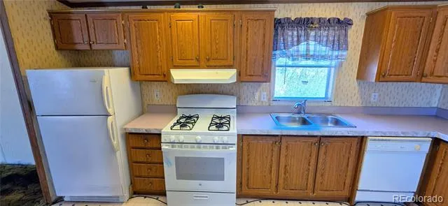 828 3rd Street Penrose, CO 81240