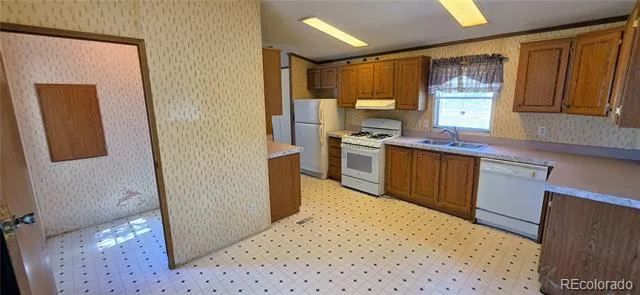 828 3rd Street Penrose, CO 81240