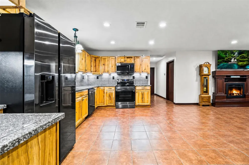 300 Hidden Oaks Drive Point Blank, TX 77364