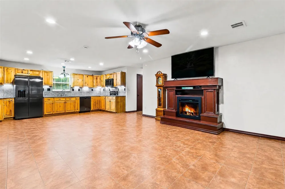 300 Hidden Oaks Drive Point Blank, TX 77364