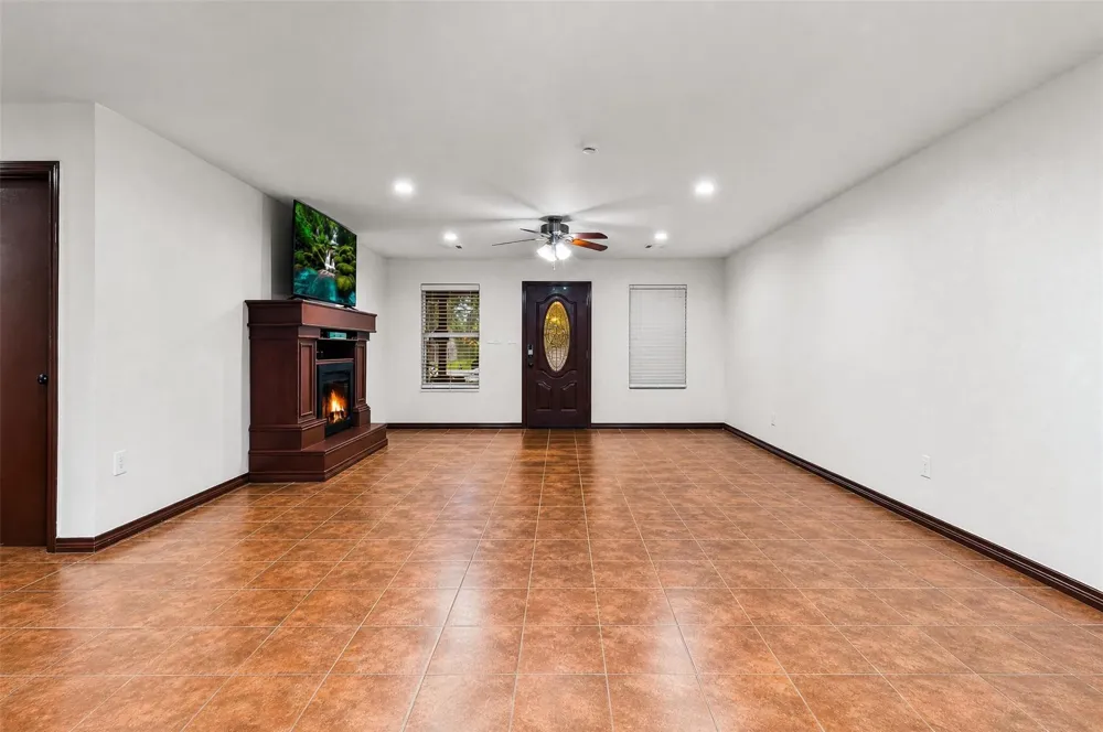 300 Hidden Oaks Drive Point Blank, TX 77364
