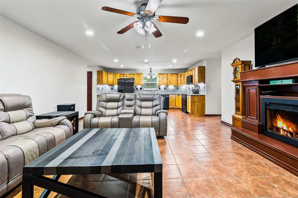 300 Hidden Oaks Drive Point Blank, TX 77364