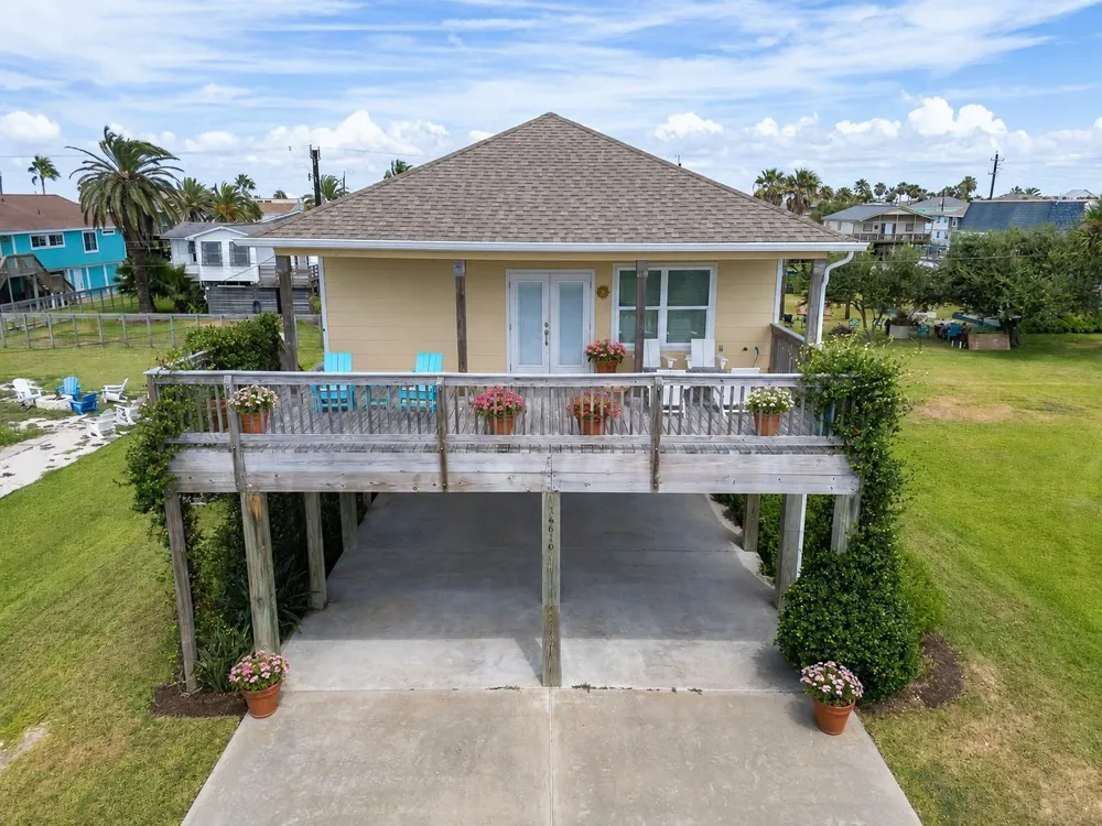 16610 Jolly Roger Road Jamaica Beach, TX 77554