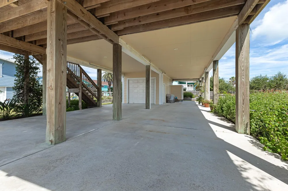 16610 Jolly Roger Road Jamaica Beach, TX 77554