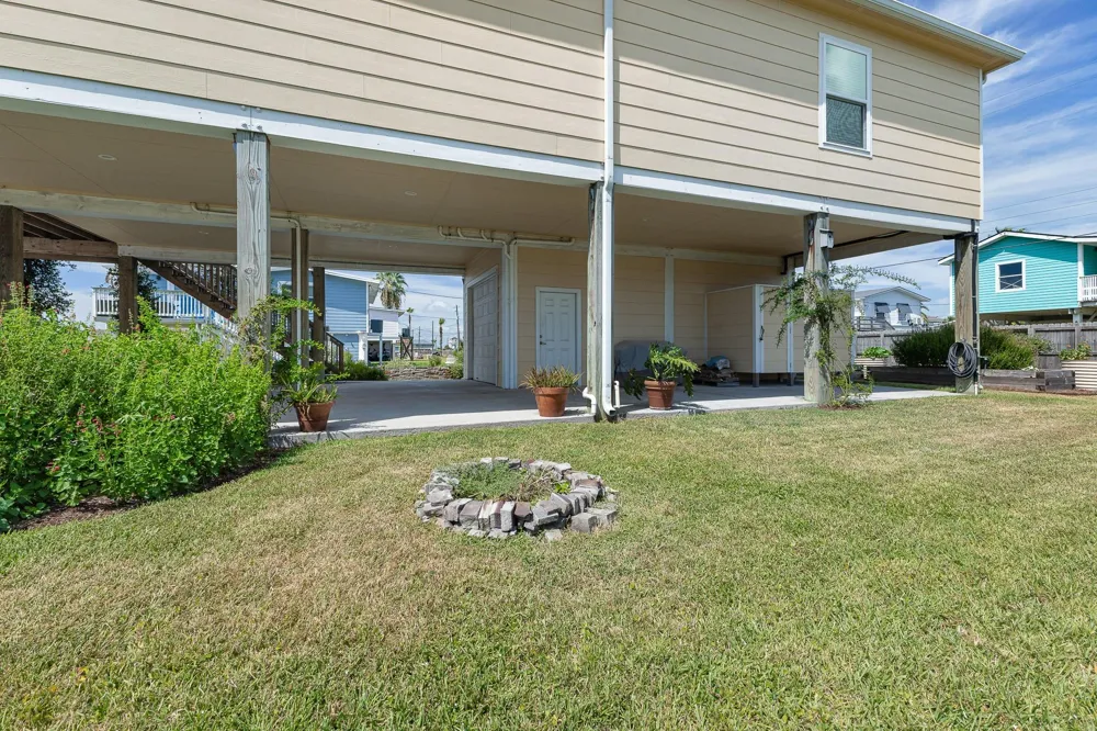 16610 Jolly Roger Road Jamaica Beach, TX 77554