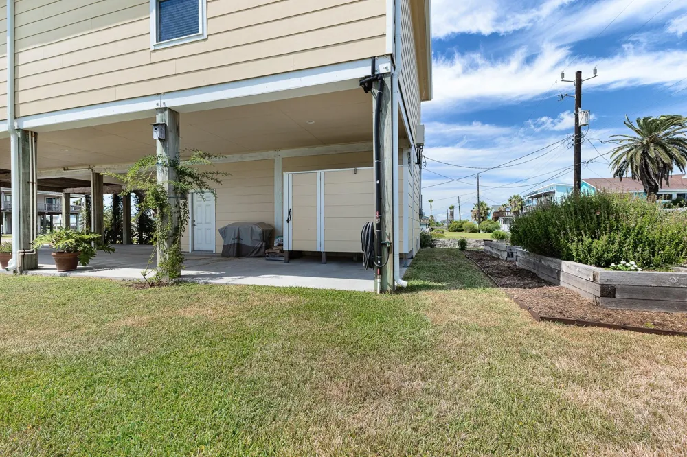 16610 Jolly Roger Road Jamaica Beach, TX 77554