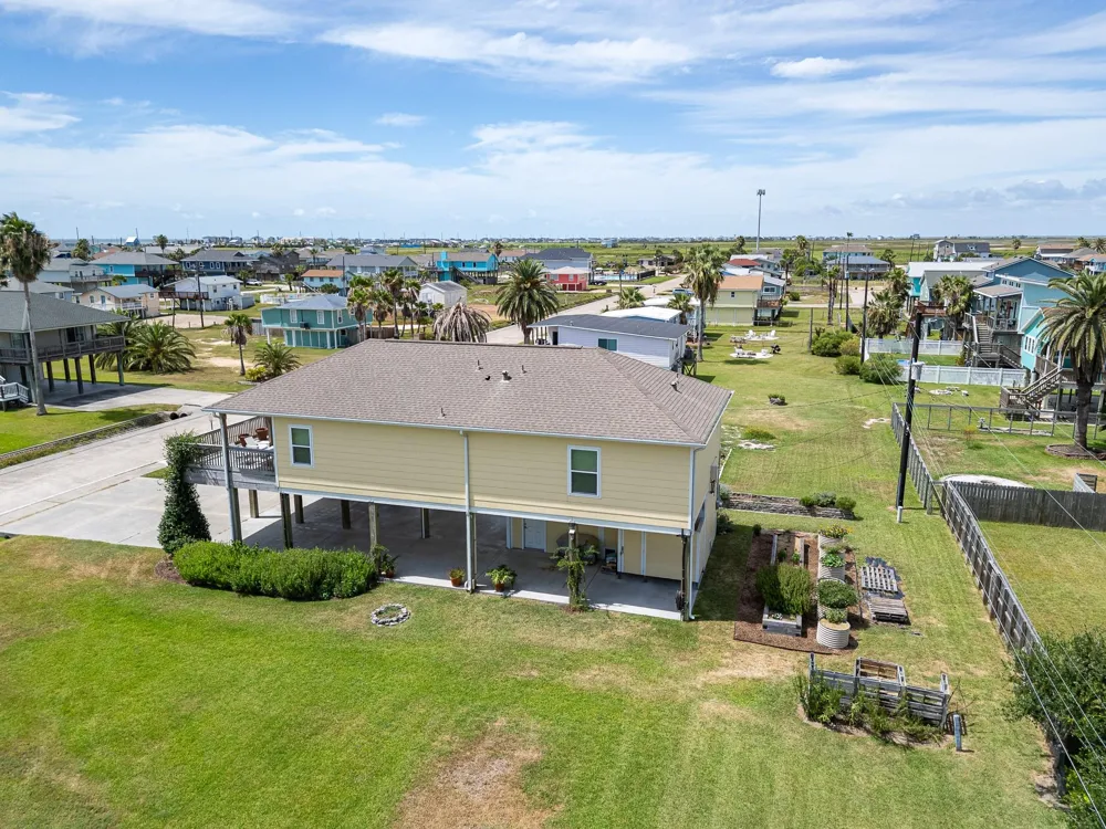 16610 Jolly Roger Road Jamaica Beach, TX 77554