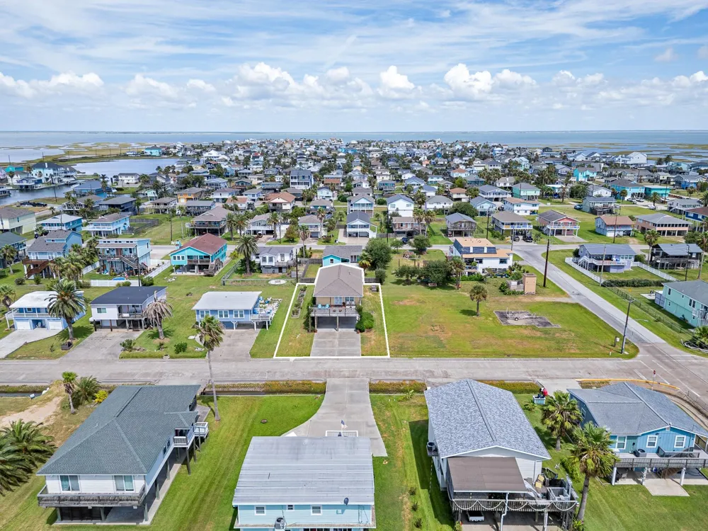 16610 Jolly Roger Road Jamaica Beach, TX 77554