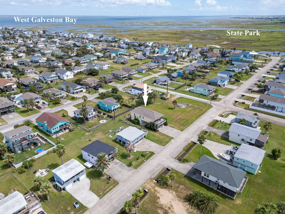 16610 Jolly Roger Road Jamaica Beach, TX 77554