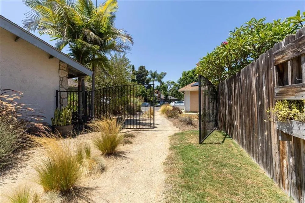 5488 New Mills Rd San Diego, CA 92115