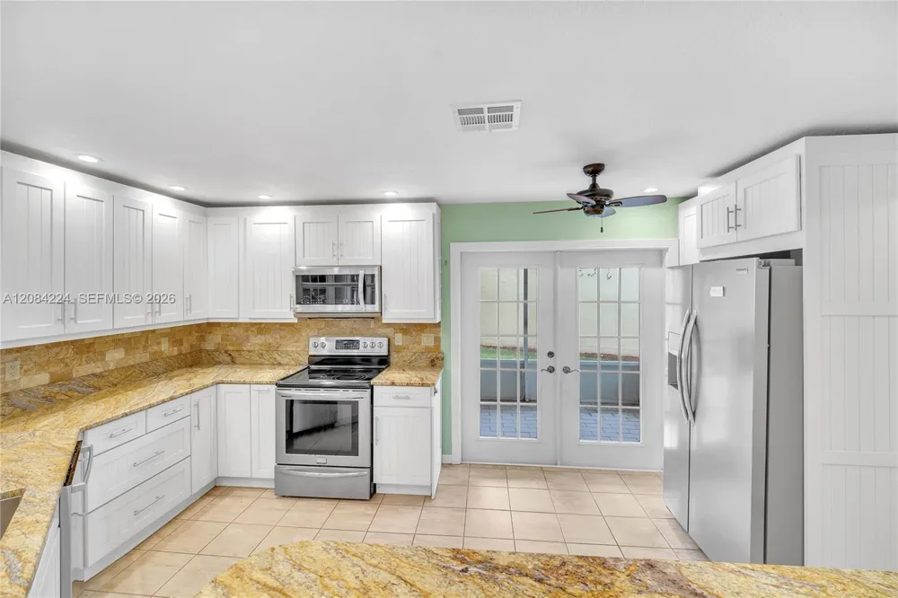 685 SE 25th Ln Homestead, FL 33033