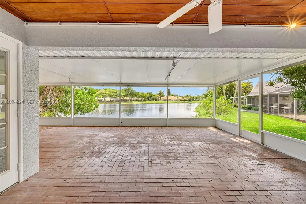 685 SE 25th Ln Homestead, FL 33033