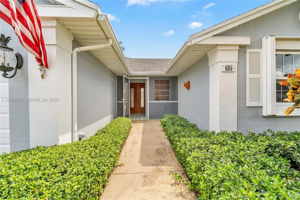 685 SE 25th Ln Homestead, FL 33033