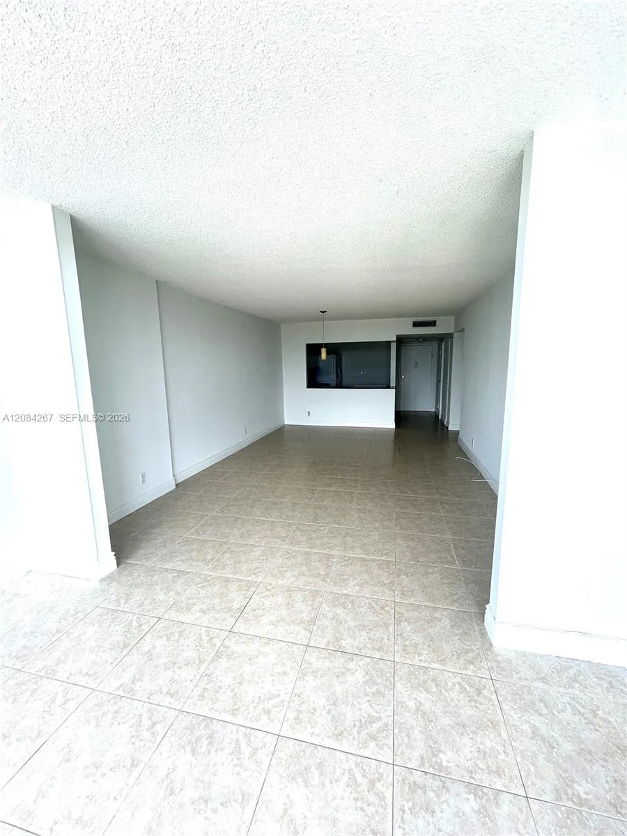 1000 Parkview Dr #527 Hallandale Beach, FL 33009