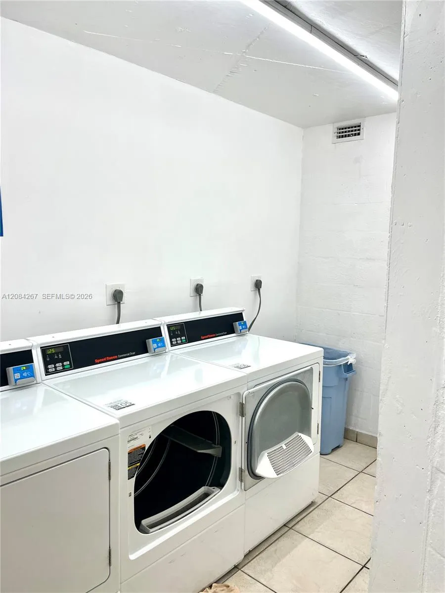 1000 Parkview Dr #527 Hallandale Beach, FL 33009