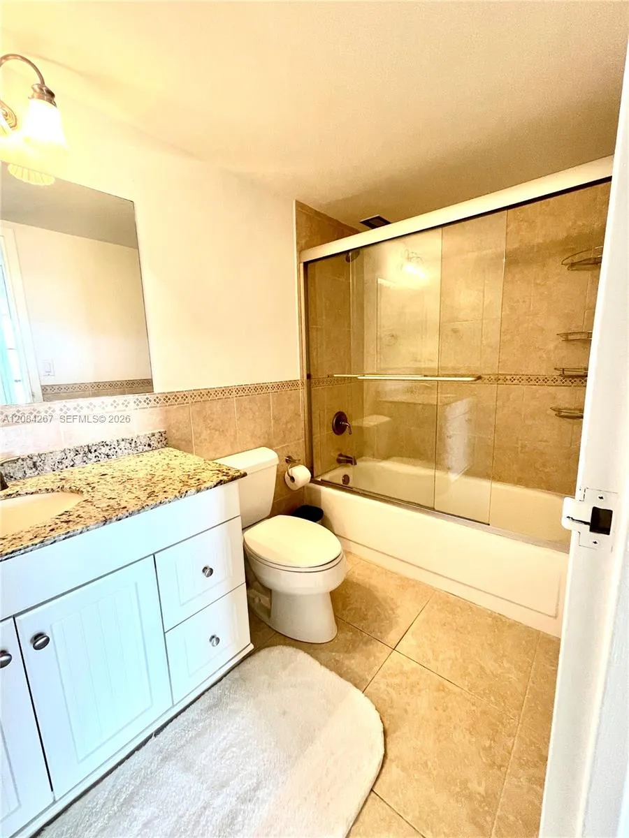 1000 Parkview Dr #527 Hallandale Beach, FL 33009
