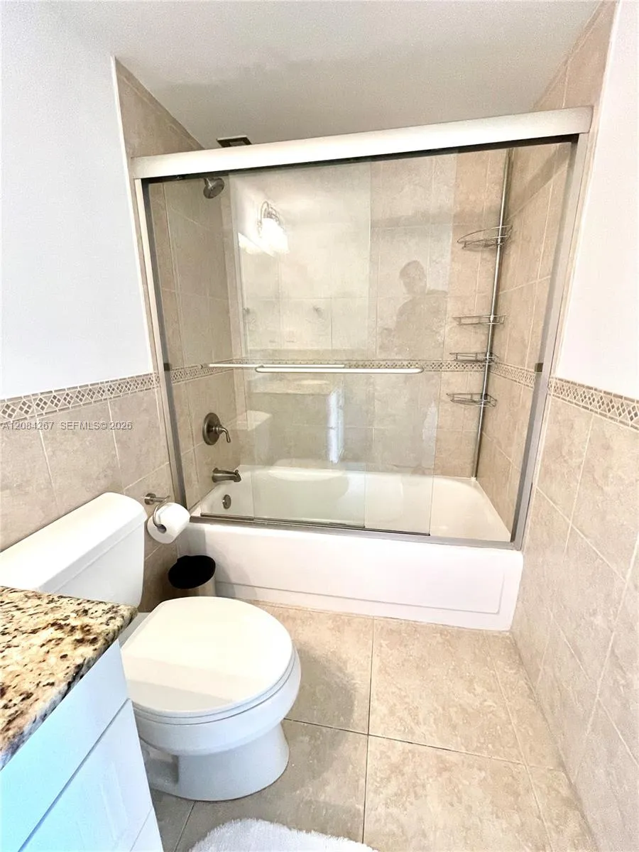 1000 Parkview Dr #527 Hallandale Beach, FL 33009
