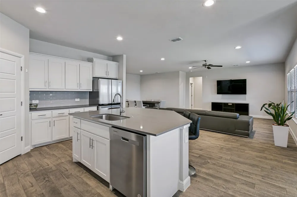 1608 Central Park Drive Alvarado, TX 76009