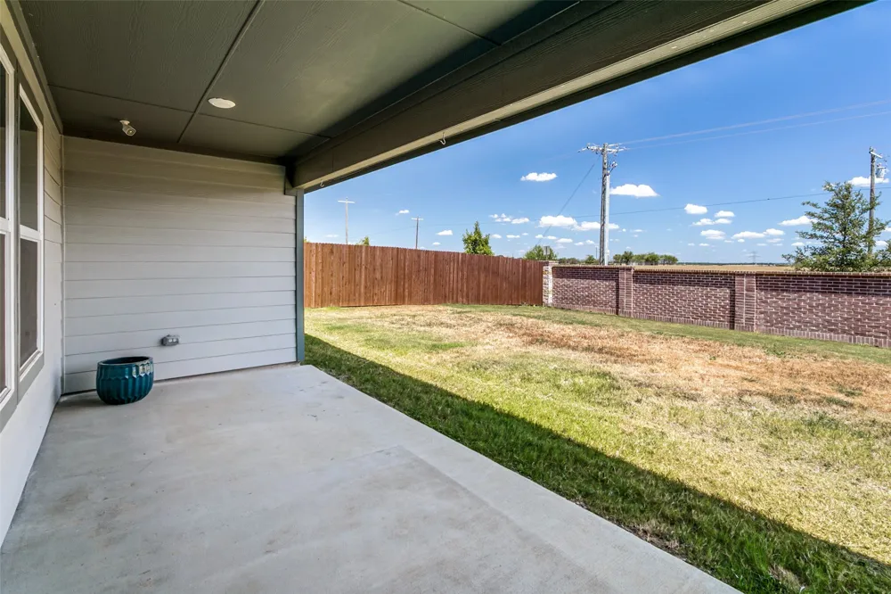 1608 Central Park Drive Alvarado, TX 76009