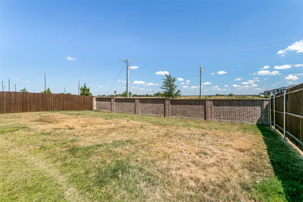 1608 Central Park Drive Alvarado, TX 76009