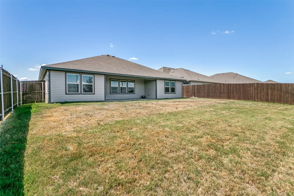 1608 Central Park Drive Alvarado, TX 76009