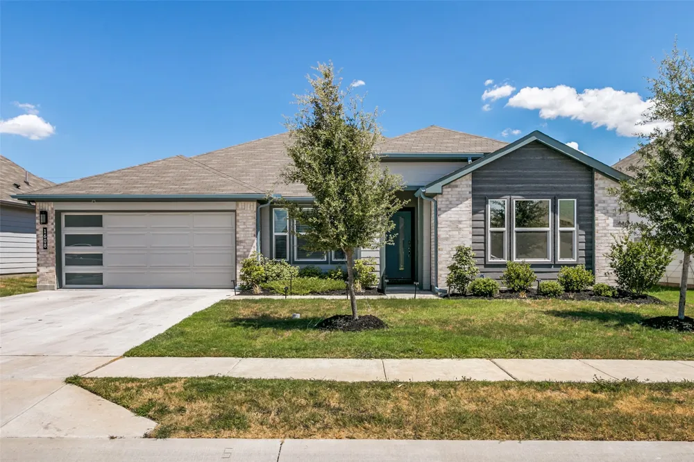 1608 Central Park Drive Alvarado, TX 76009