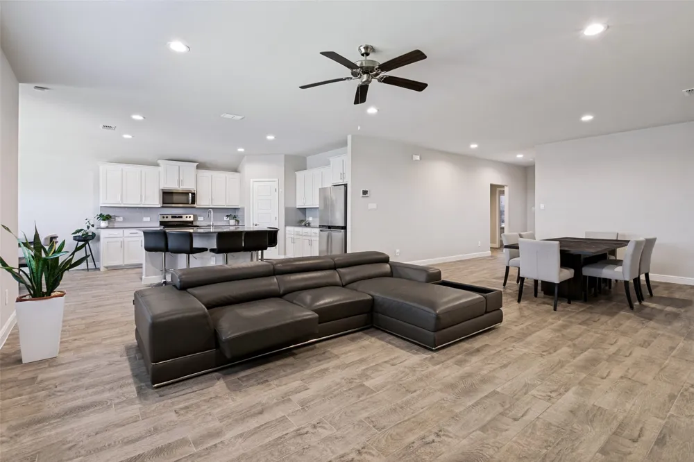 1608 Central Park Drive Alvarado, TX 76009