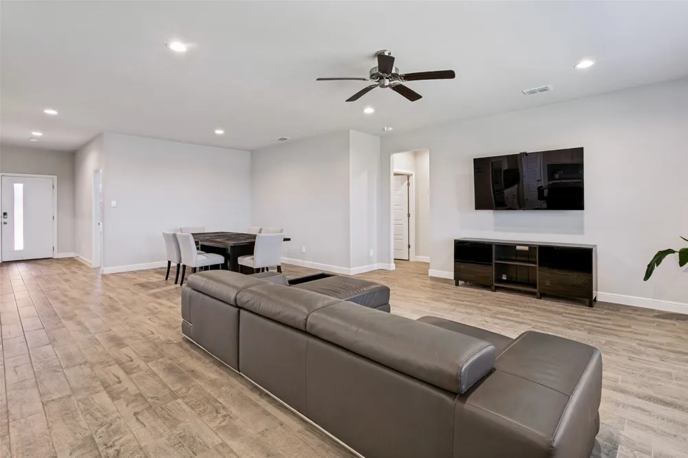 1608 Central Park Drive Alvarado, TX 76009