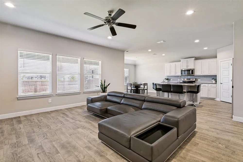 1608 Central Park Drive Alvarado, TX 76009