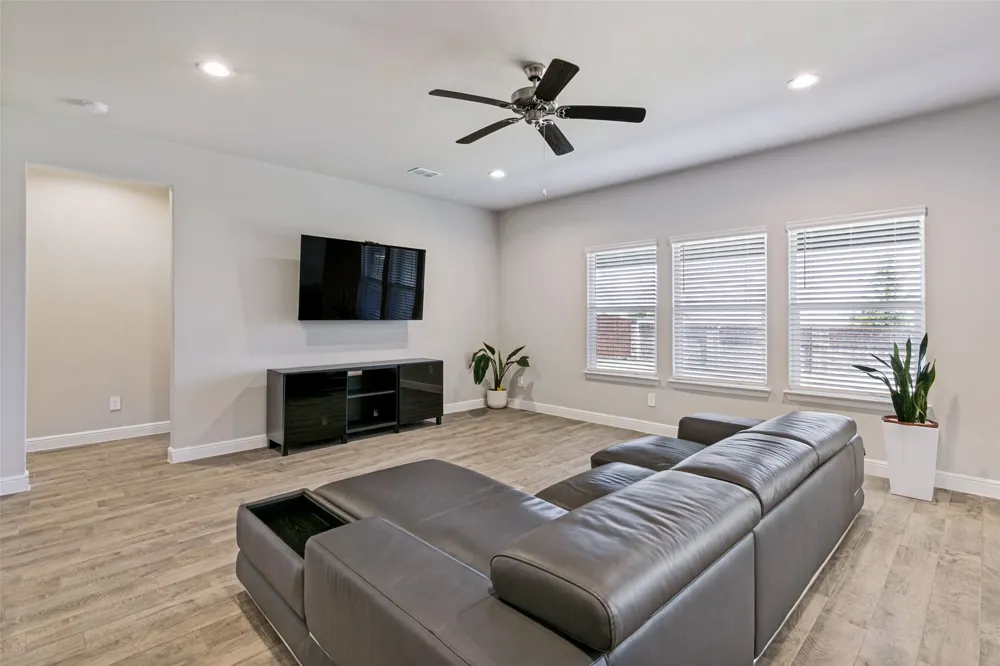 1608 Central Park Drive Alvarado, TX 76009