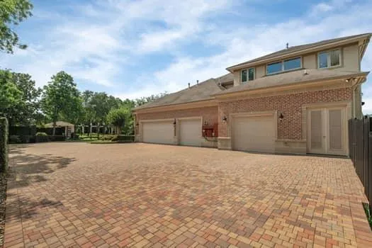 16 Grand Mnr Sugar Land, TX 77479