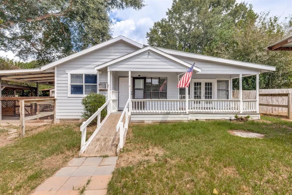11806 E Jane Lane Tomball, TX 77375