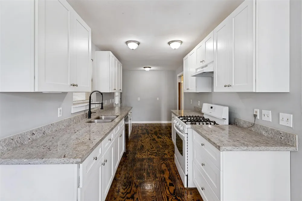 11806 E Jane Lane Tomball, TX 77375