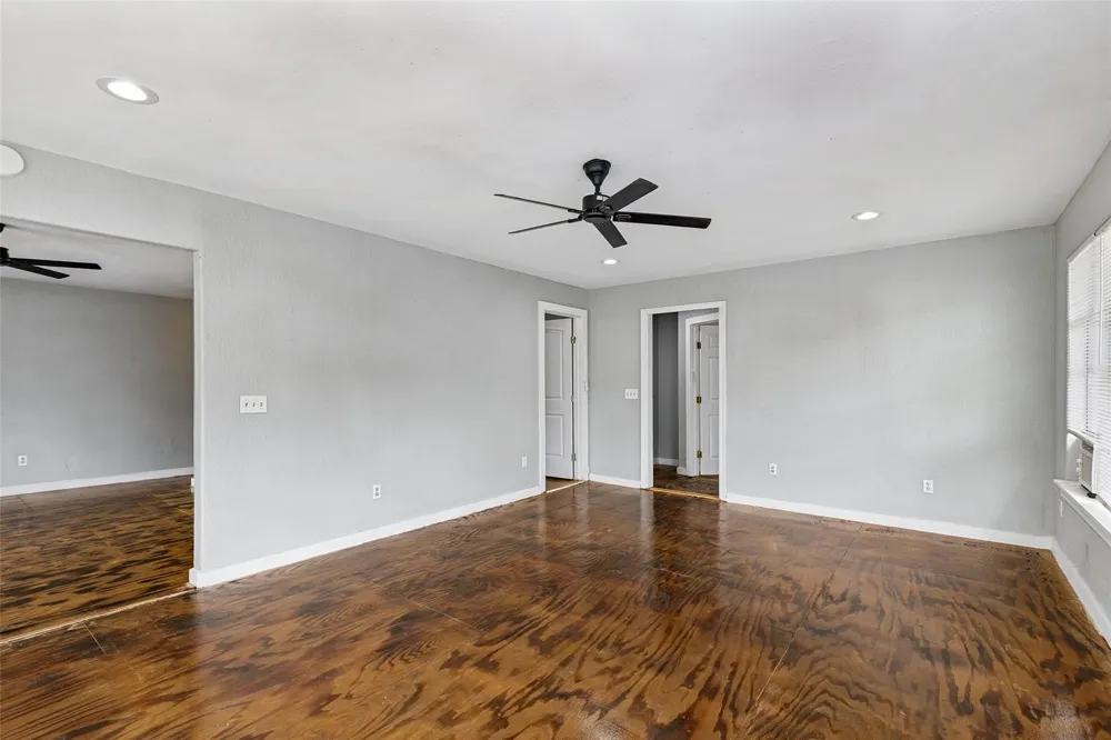 11806 E Jane Lane Tomball, TX 77375