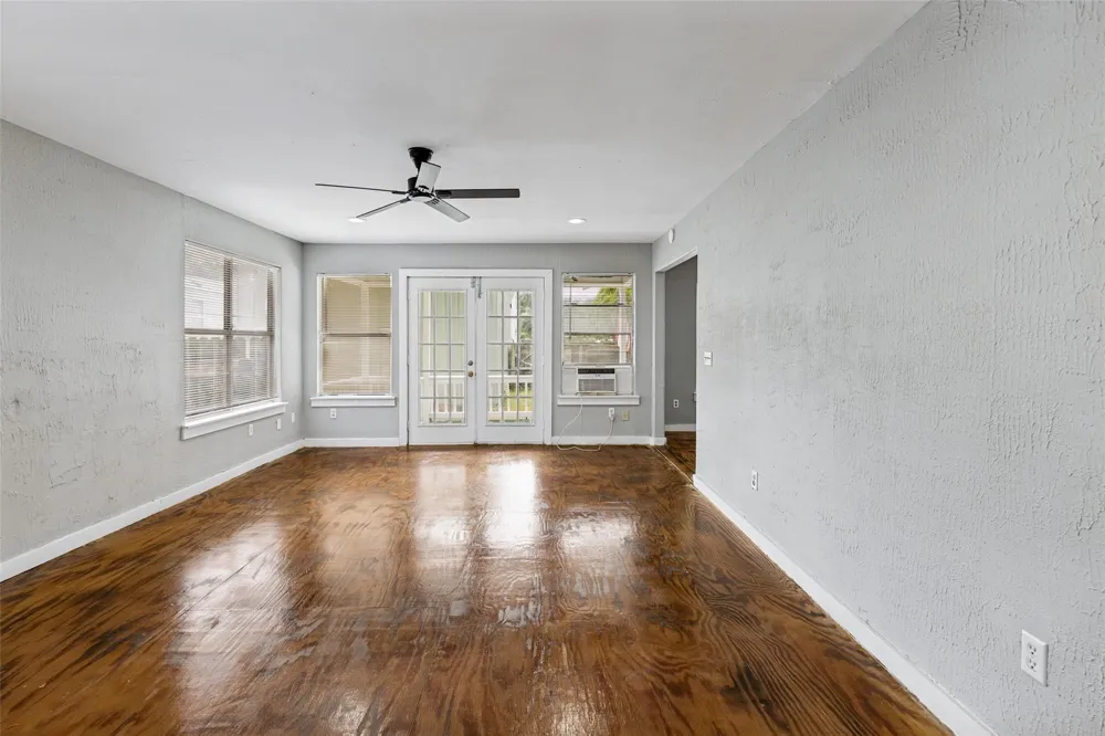 11806 E Jane Lane Tomball, TX 77375