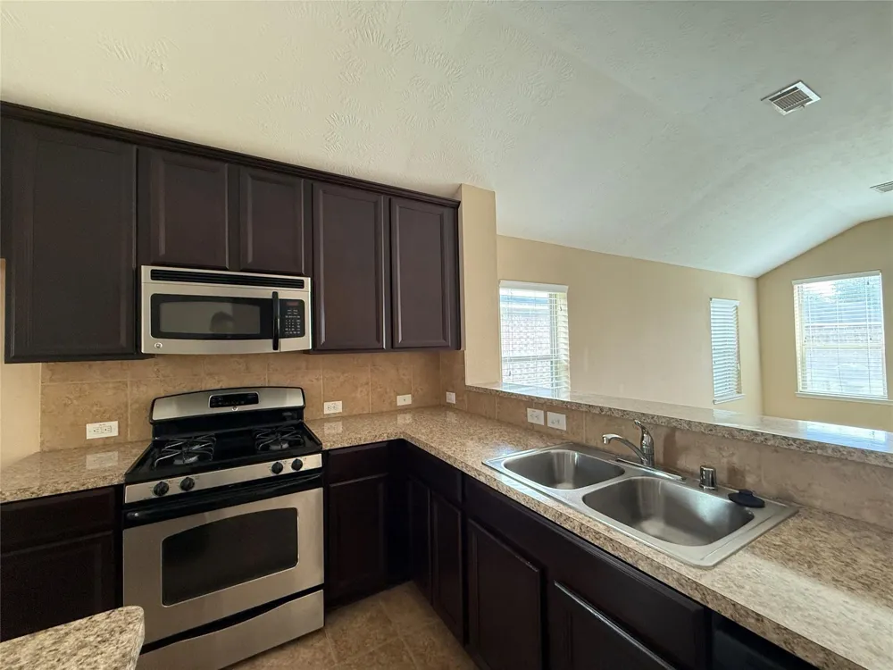 1711 Cadbury Castle Lane Fresno, TX 77545
