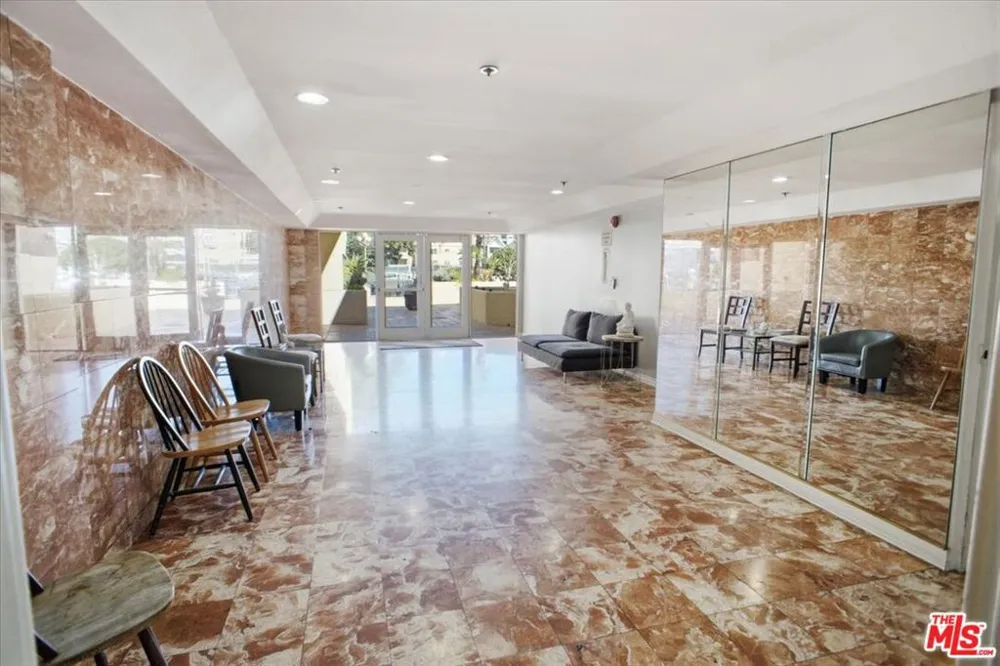 5143 Bakman Avenue #203 Los Angeles, CA 91601