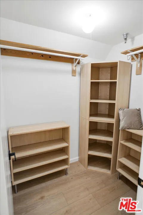 5143 Bakman Avenue #203 Los Angeles, CA 91601