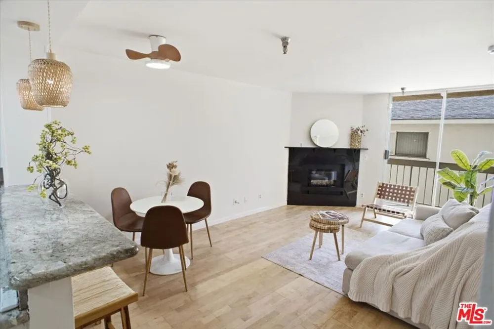 5143 Bakman Avenue #203 Los Angeles, CA 91601
