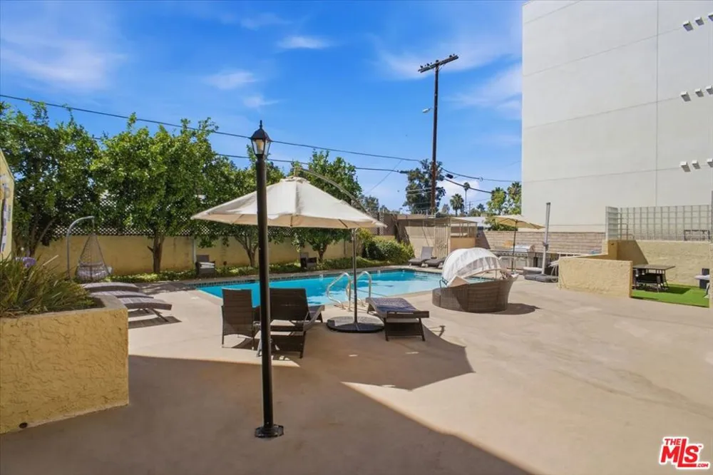 5143 Bakman Avenue #203 Los Angeles, CA 91601