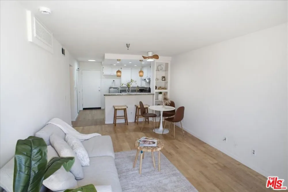 5143 Bakman Avenue #203 Los Angeles, CA 91601