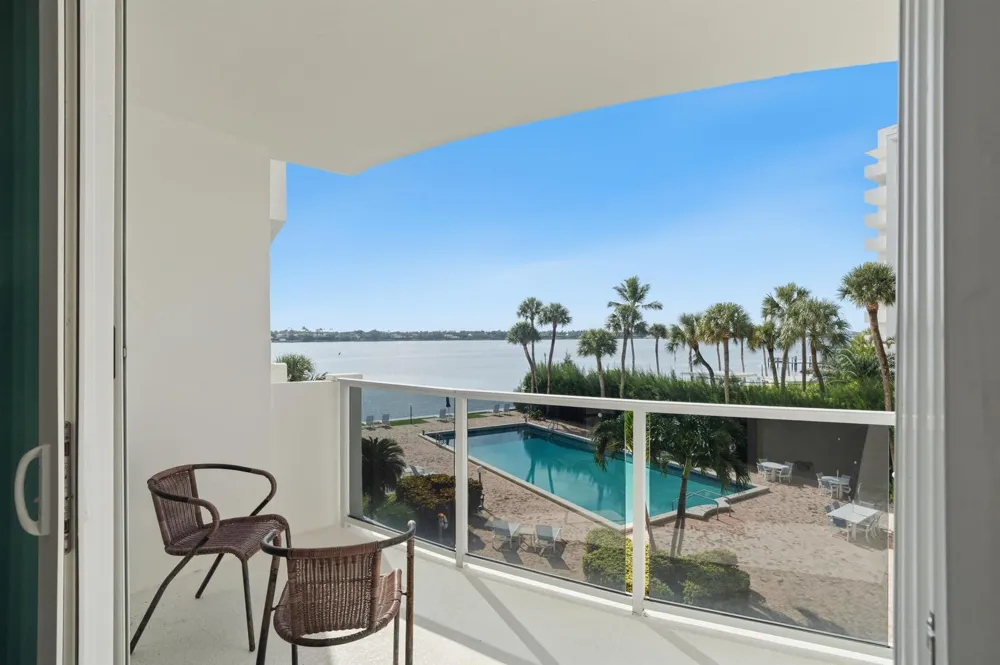 2800 Flagler Drive #303 West Palm Beach, FL 33407