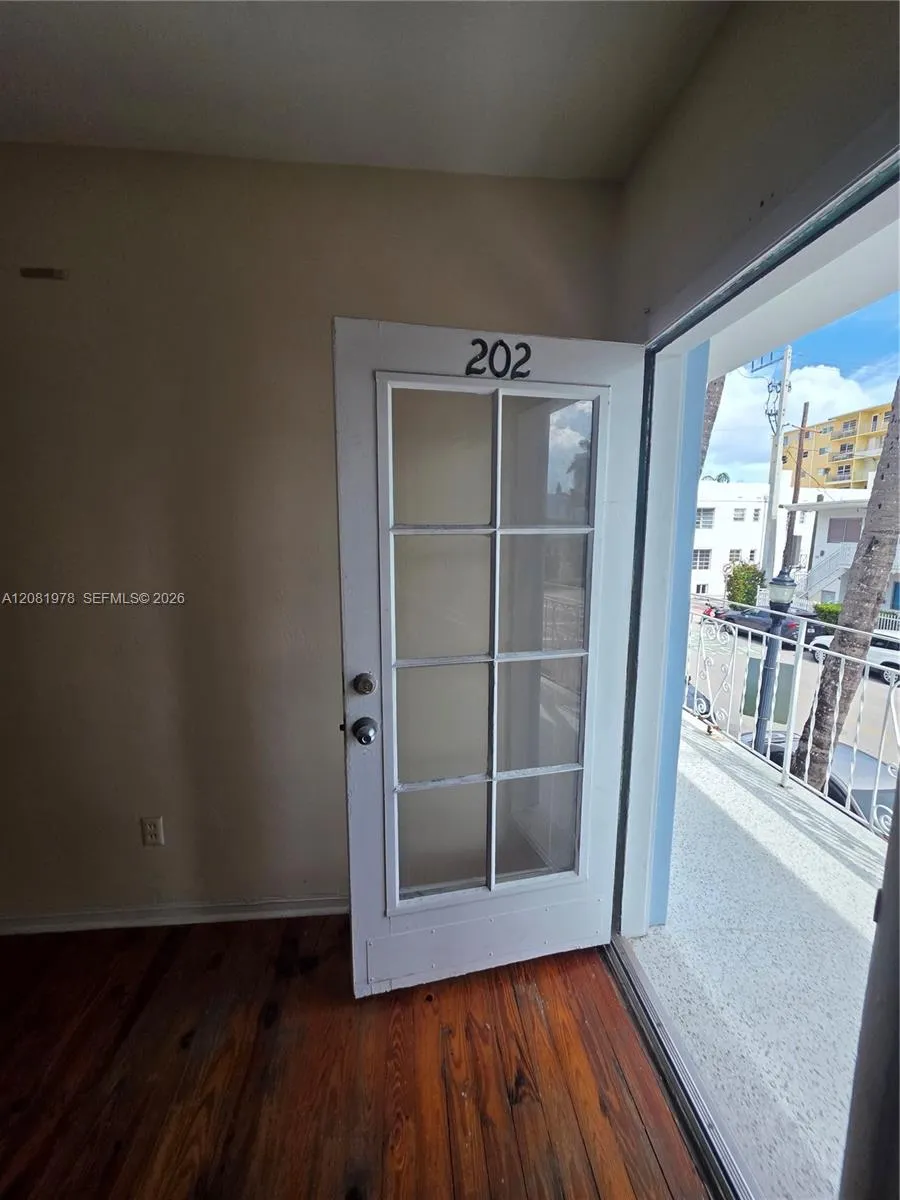 635 8th St #202 Miami Beach, FL 33139