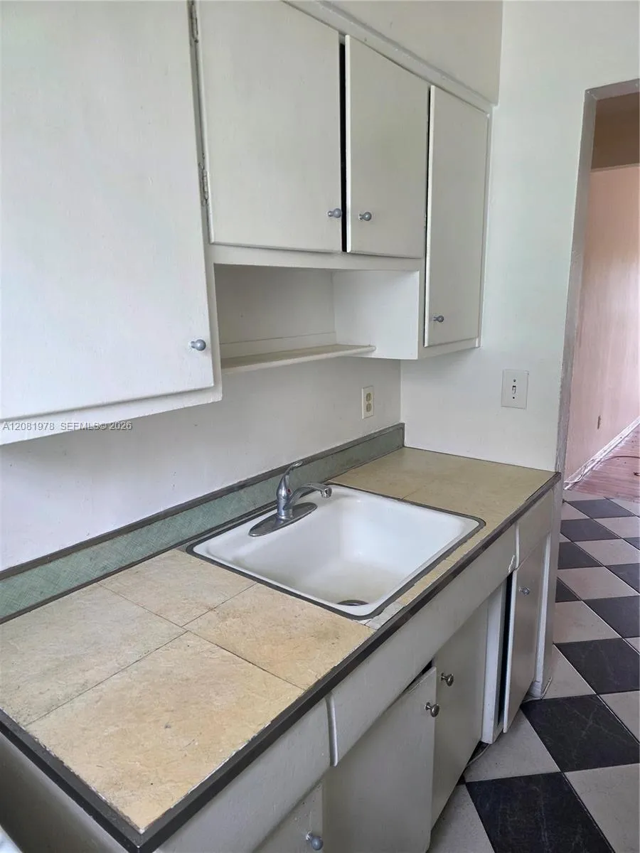 635 8th St #202 Miami Beach, FL 33139